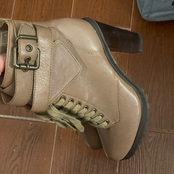 Kelsi Dagger Brown Taupe Lace Up Heeled Booties Size 6.5 leather EVA1 buckles - Picture 6 of 16
